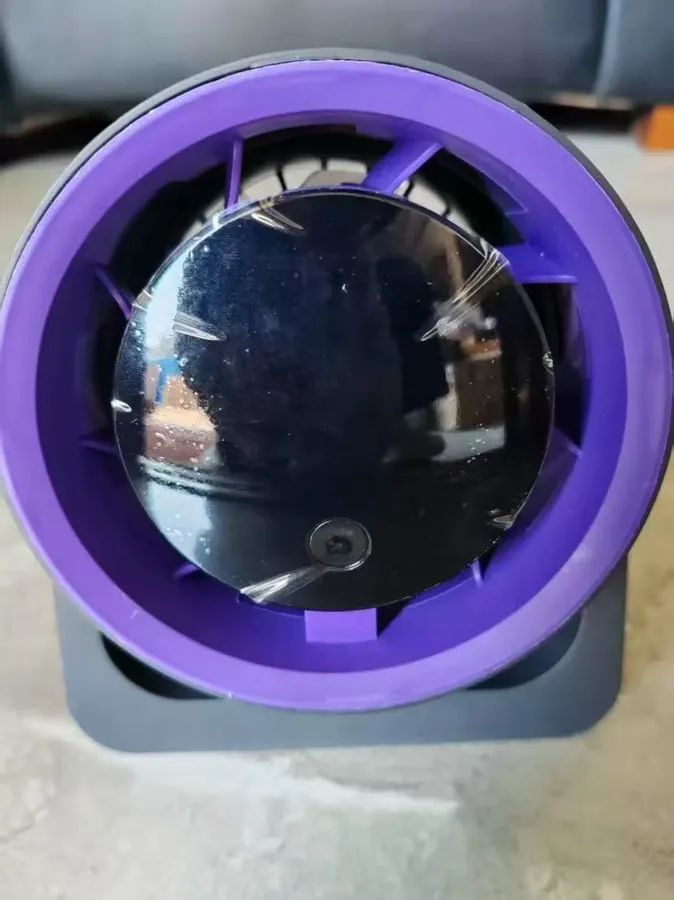 Le ventilateur vu de face : hélice et écran